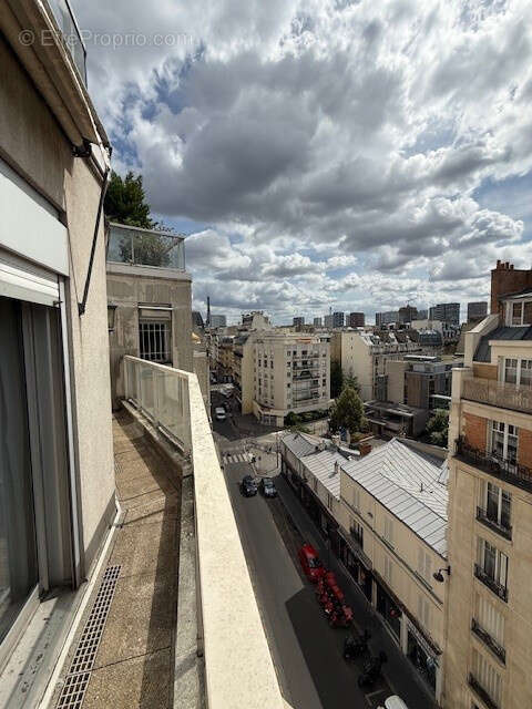 Appartement à PARIS-16E