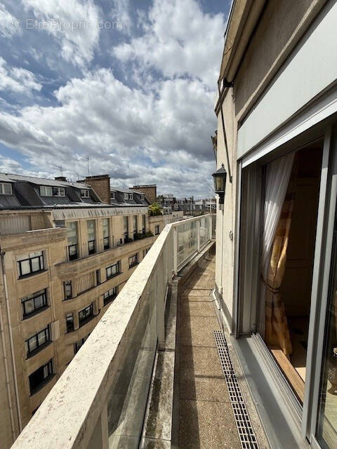 Appartement à PARIS-16E