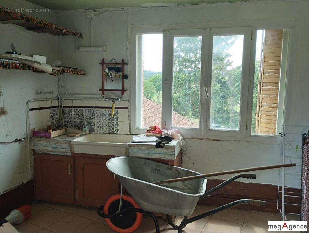 Maison à MAS-SAINT-CHELY