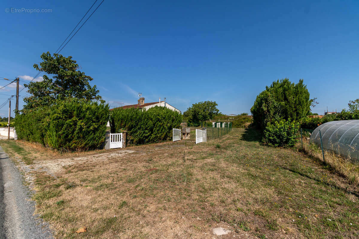 Maison à LES NOUILLERS