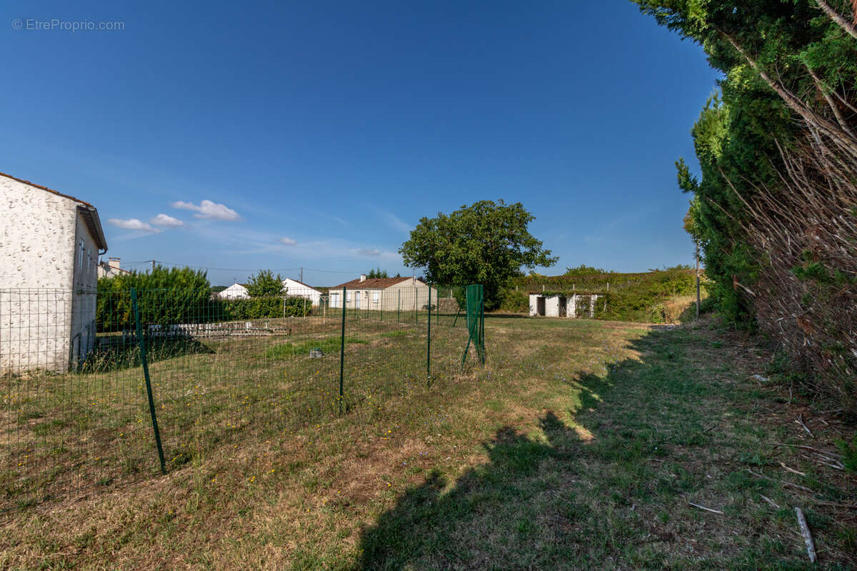 Maison à LES NOUILLERS