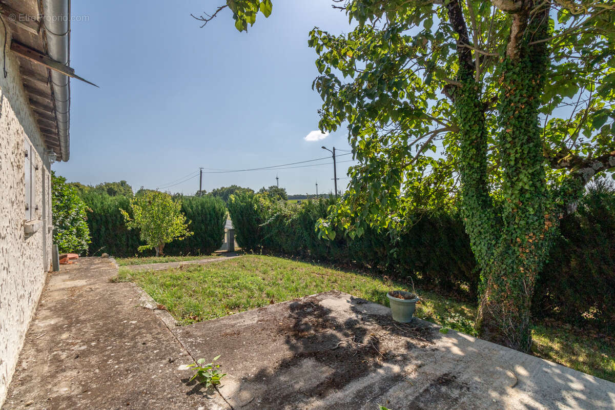 Maison à LES NOUILLERS