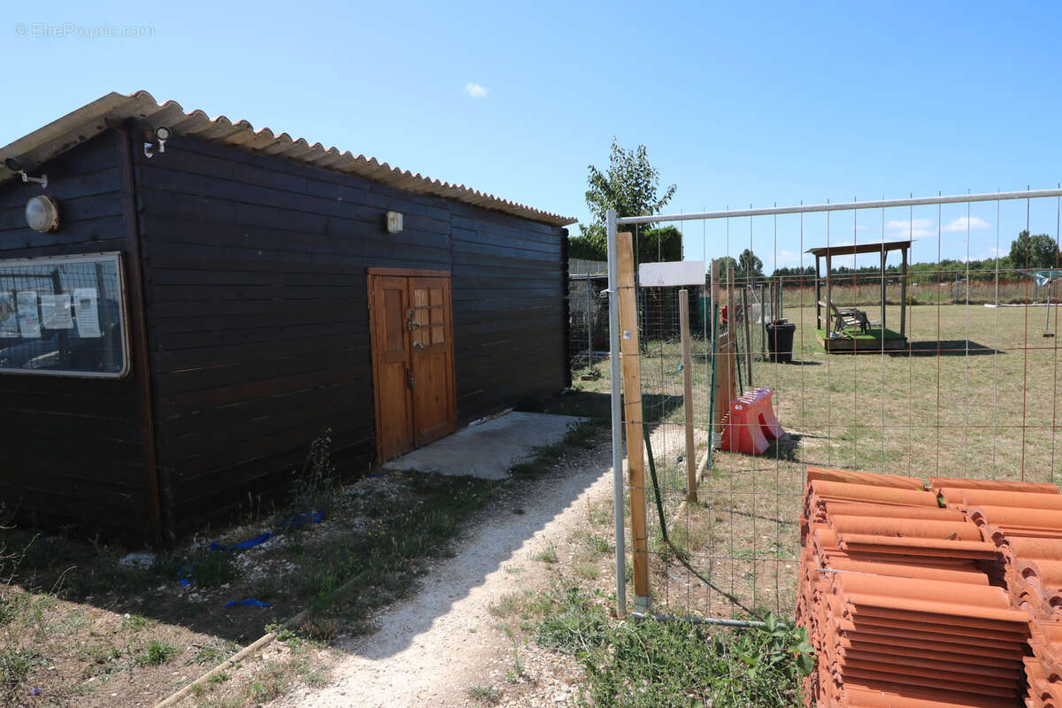 Terrain à SAINT-JUST-LUZAC