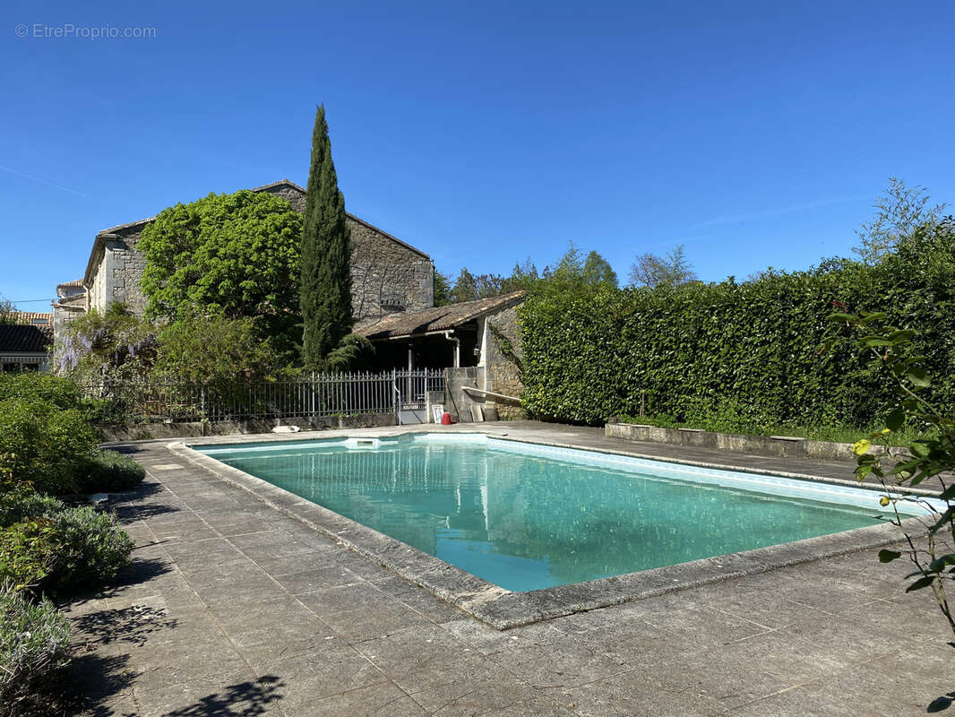 Maison à MAGNAC-SUR-TOUVRE