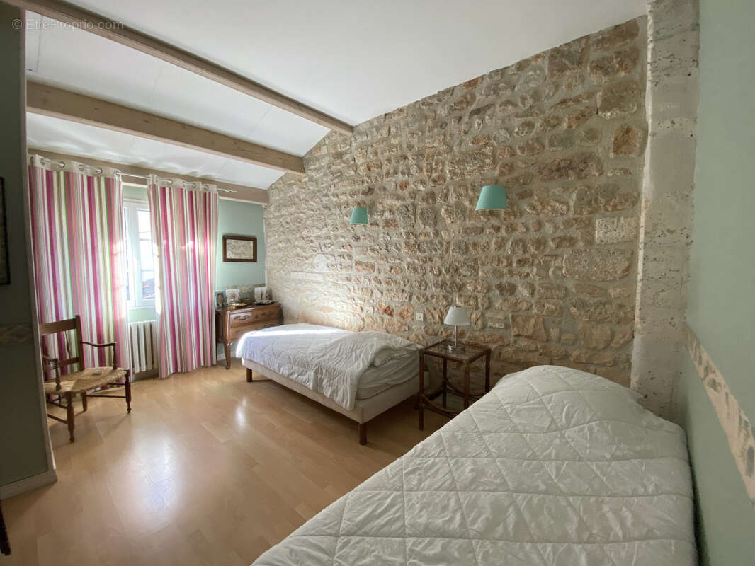 Maison à MAGNAC-SUR-TOUVRE