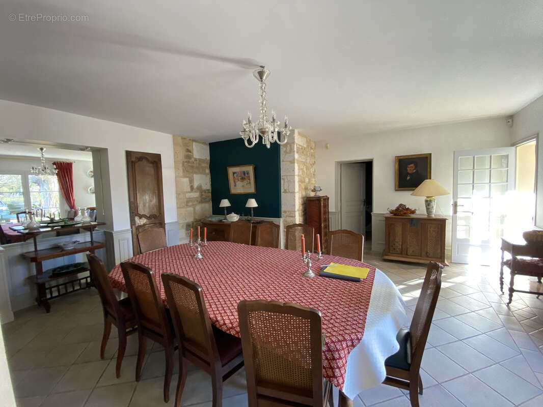 Maison à MAGNAC-SUR-TOUVRE