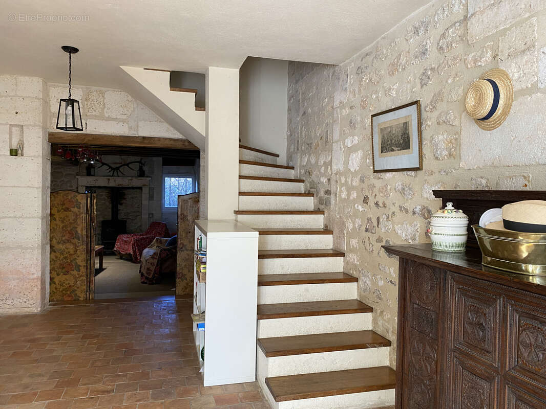 Maison à MAGNAC-SUR-TOUVRE