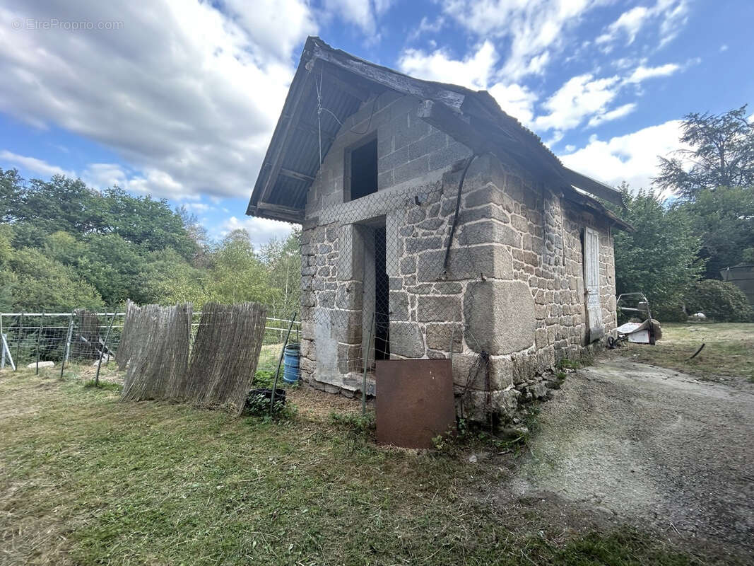 Maison à SAINT-PRIEST-DE-GIMEL