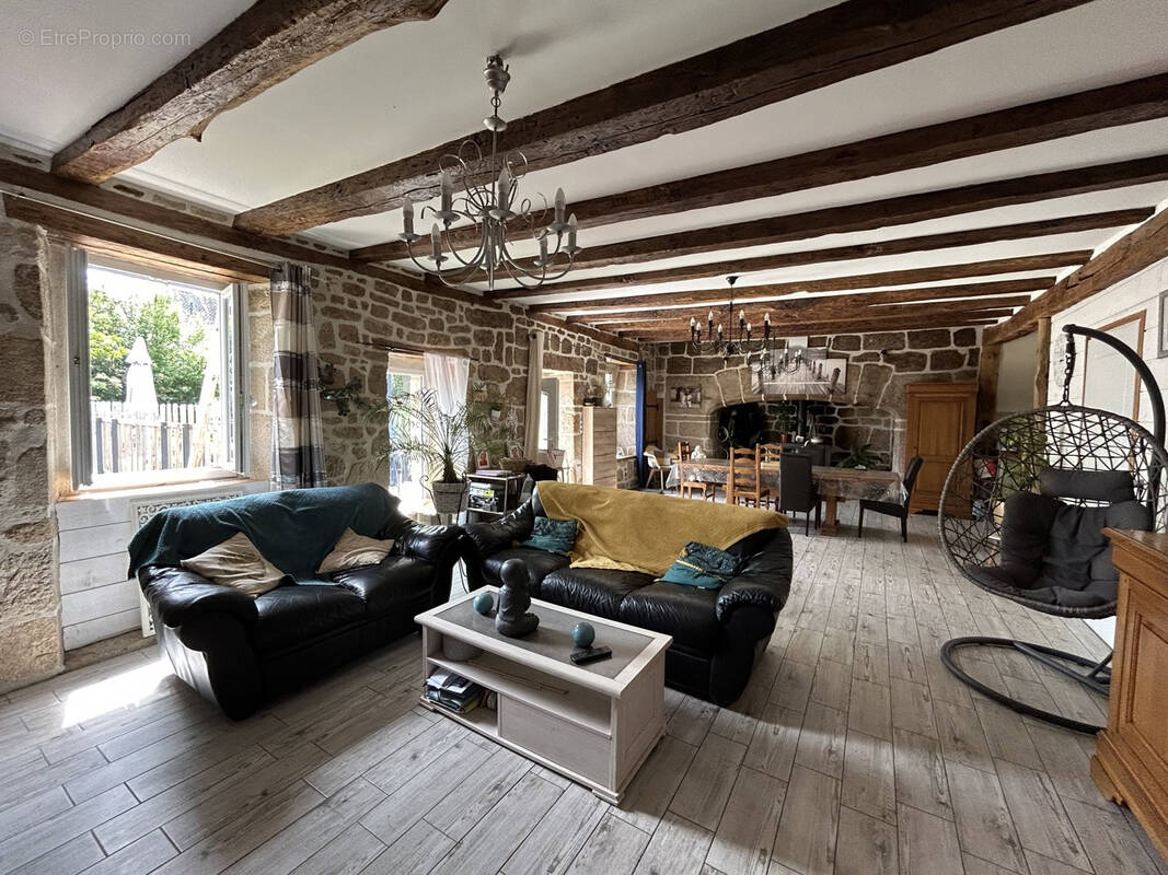 Maison à SAINT-PRIEST-DE-GIMEL