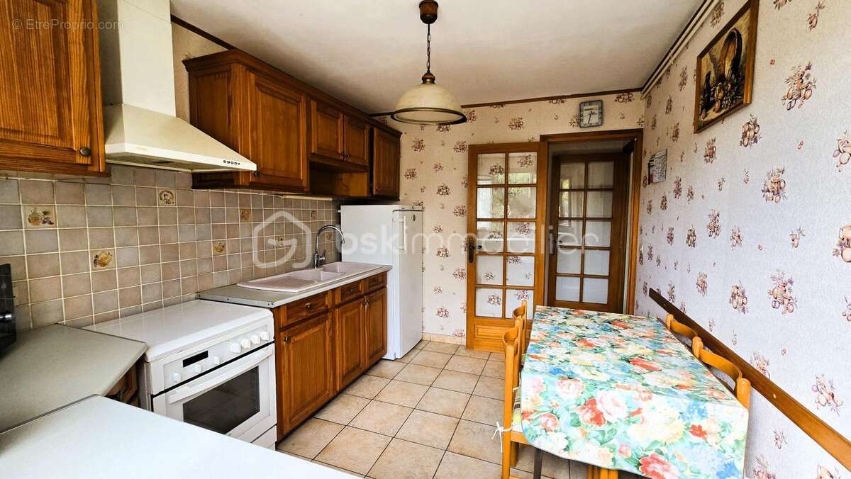 Maison à SAINTE-GENEVIEVE-DES-BOIS