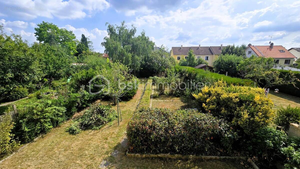 Maison à SAINTE-GENEVIEVE-DES-BOIS