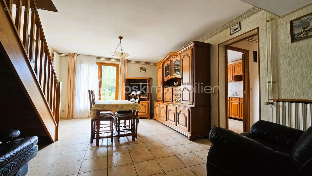 Maison à SAINTE-GENEVIEVE-DES-BOIS