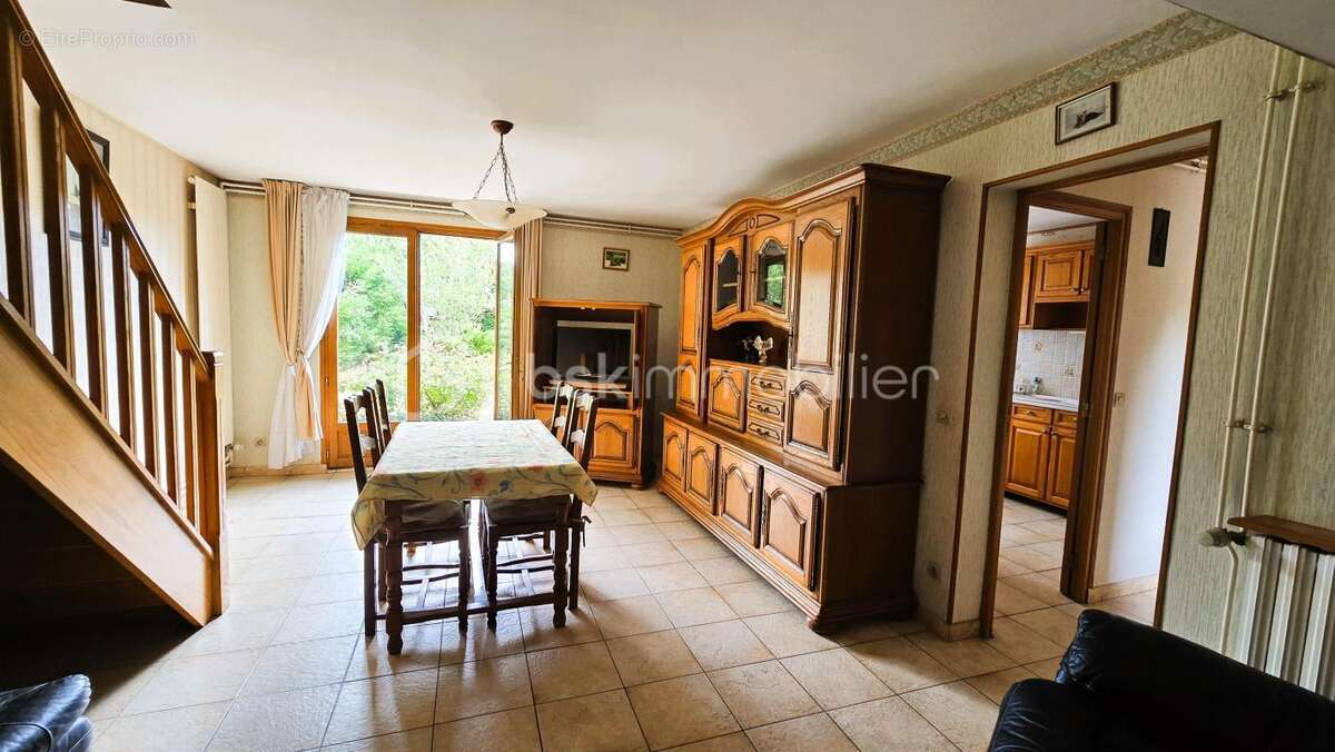 Maison à SAINTE-GENEVIEVE-DES-BOIS