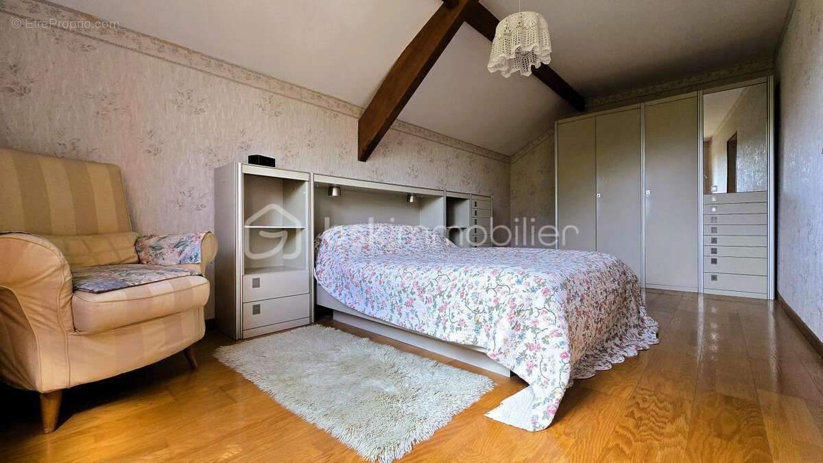 Maison à SAINTE-GENEVIEVE-DES-BOIS