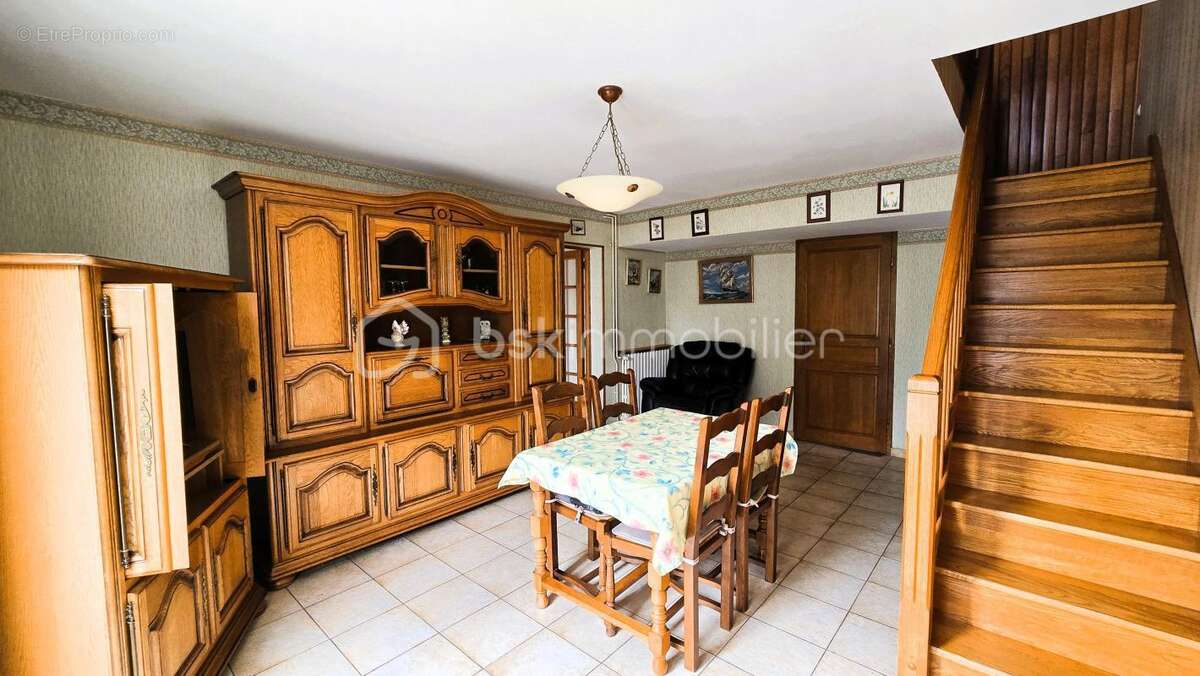 Maison à SAINTE-GENEVIEVE-DES-BOIS