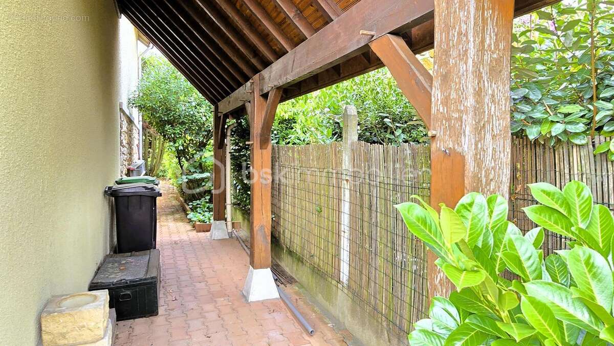 Maison à SAINTE-GENEVIEVE-DES-BOIS