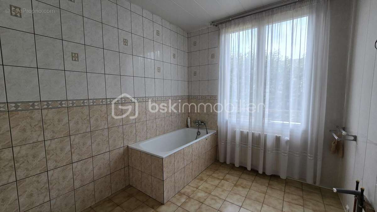 Maison à SAINTE-GENEVIEVE-DES-BOIS