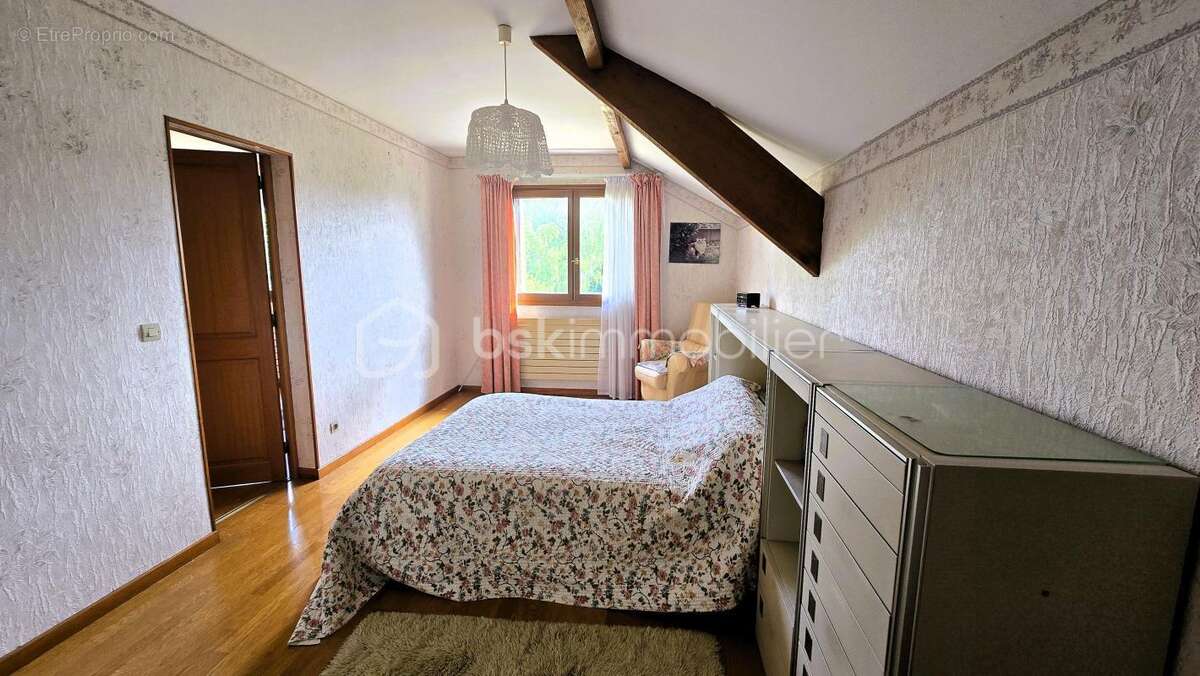 Maison à SAINTE-GENEVIEVE-DES-BOIS