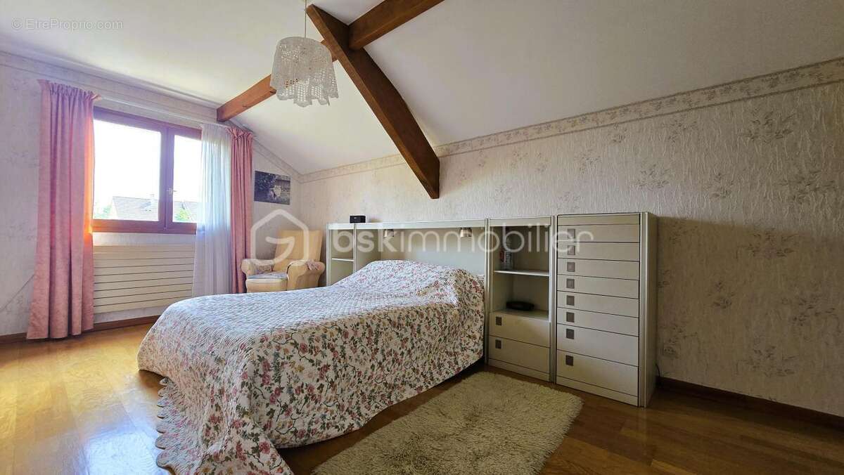 Maison à SAINTE-GENEVIEVE-DES-BOIS