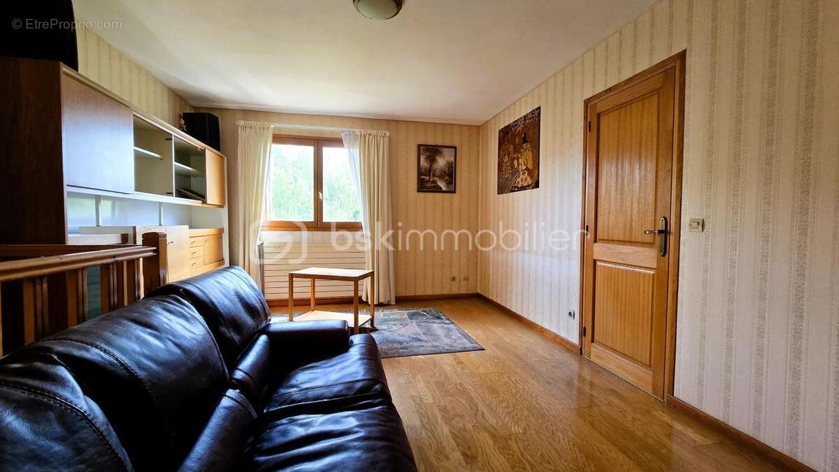 Maison à SAINTE-GENEVIEVE-DES-BOIS