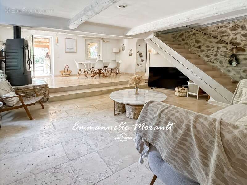 Maison à BAGNOLS-EN-FORET