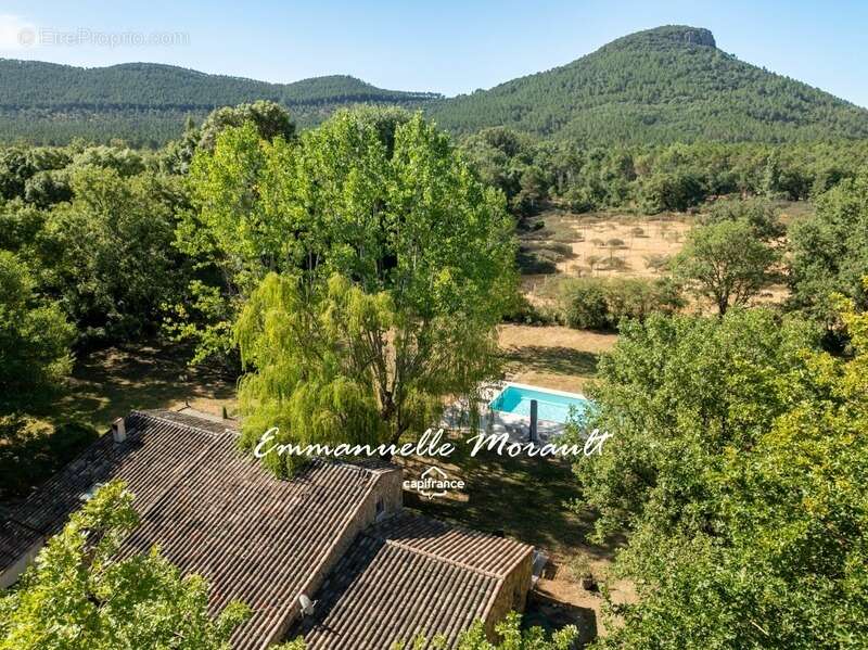 Maison à BAGNOLS-EN-FORET