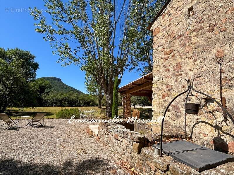 Maison à BAGNOLS-EN-FORET