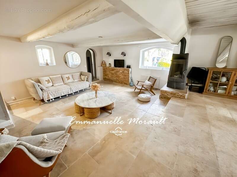 Maison à BAGNOLS-EN-FORET