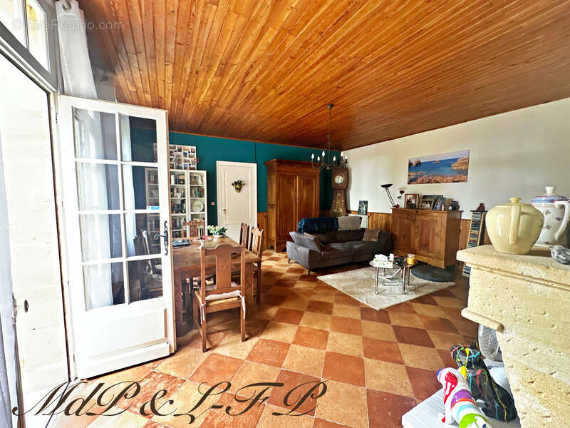 Maison à SAINT-MAGNE-DE-CASTILLON