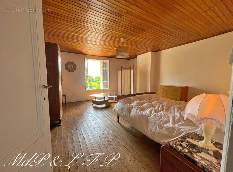 Maison à SAINT-MAGNE-DE-CASTILLON