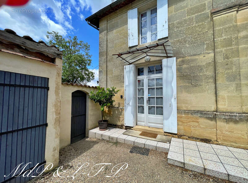 Maison à SAINT-MAGNE-DE-CASTILLON