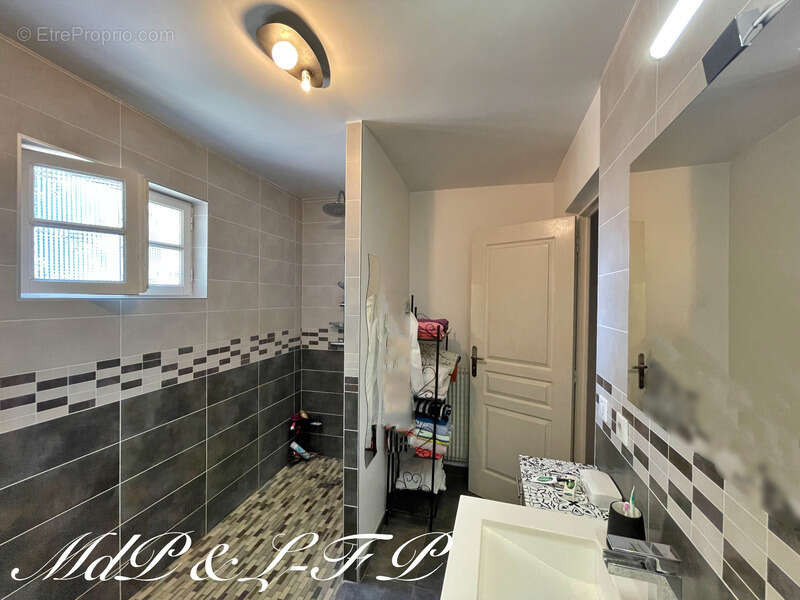 Maison à SAINT-MAGNE-DE-CASTILLON