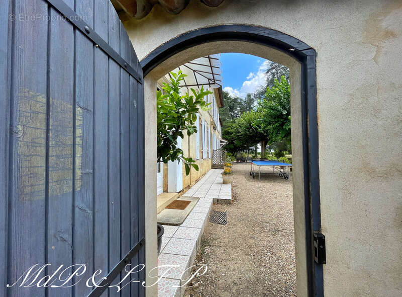 Maison à SAINT-MAGNE-DE-CASTILLON