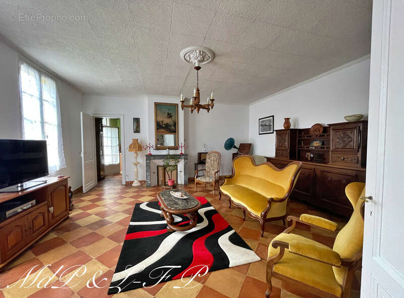 Maison à SAINT-MAGNE-DE-CASTILLON