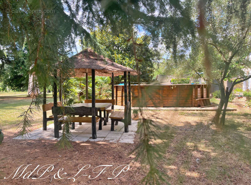 Maison à SAINT-MAGNE-DE-CASTILLON