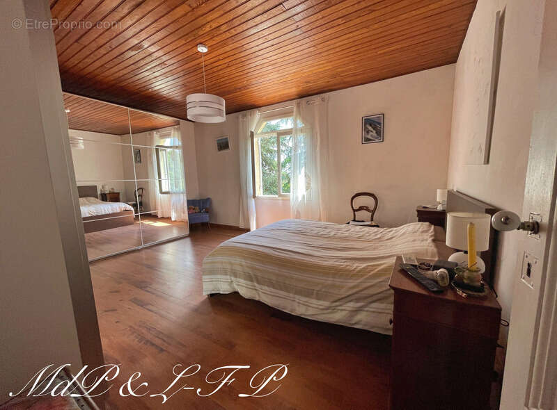 Maison à SAINT-MAGNE-DE-CASTILLON