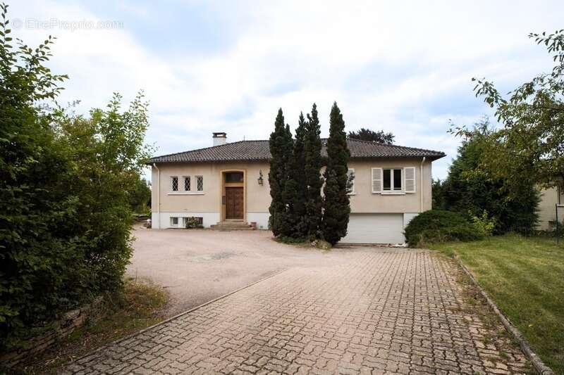 Maison à CHARNAY-LES-MACON