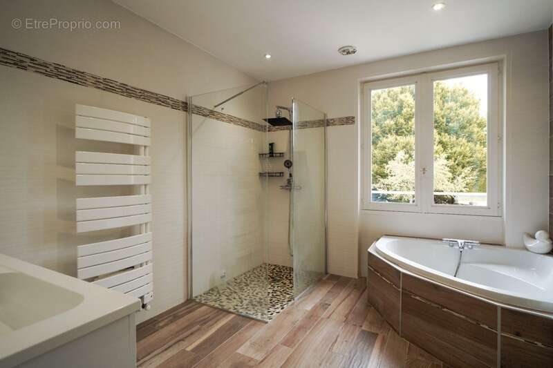 Maison à CHARNAY-LES-MACON