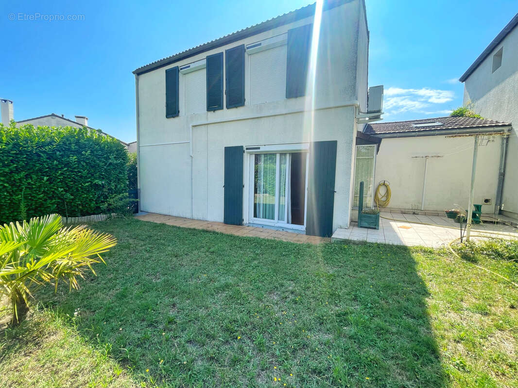 Maison à SEREZIN-DU-RHONE