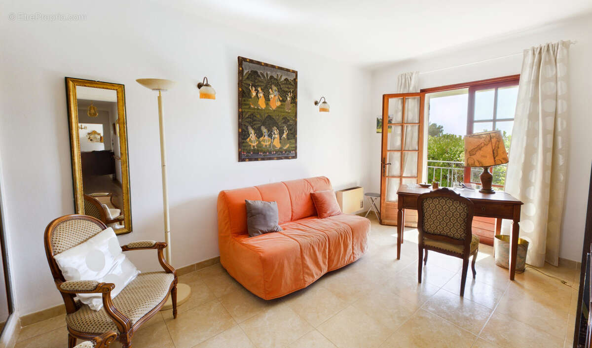 Maison à CARQUEIRANNE