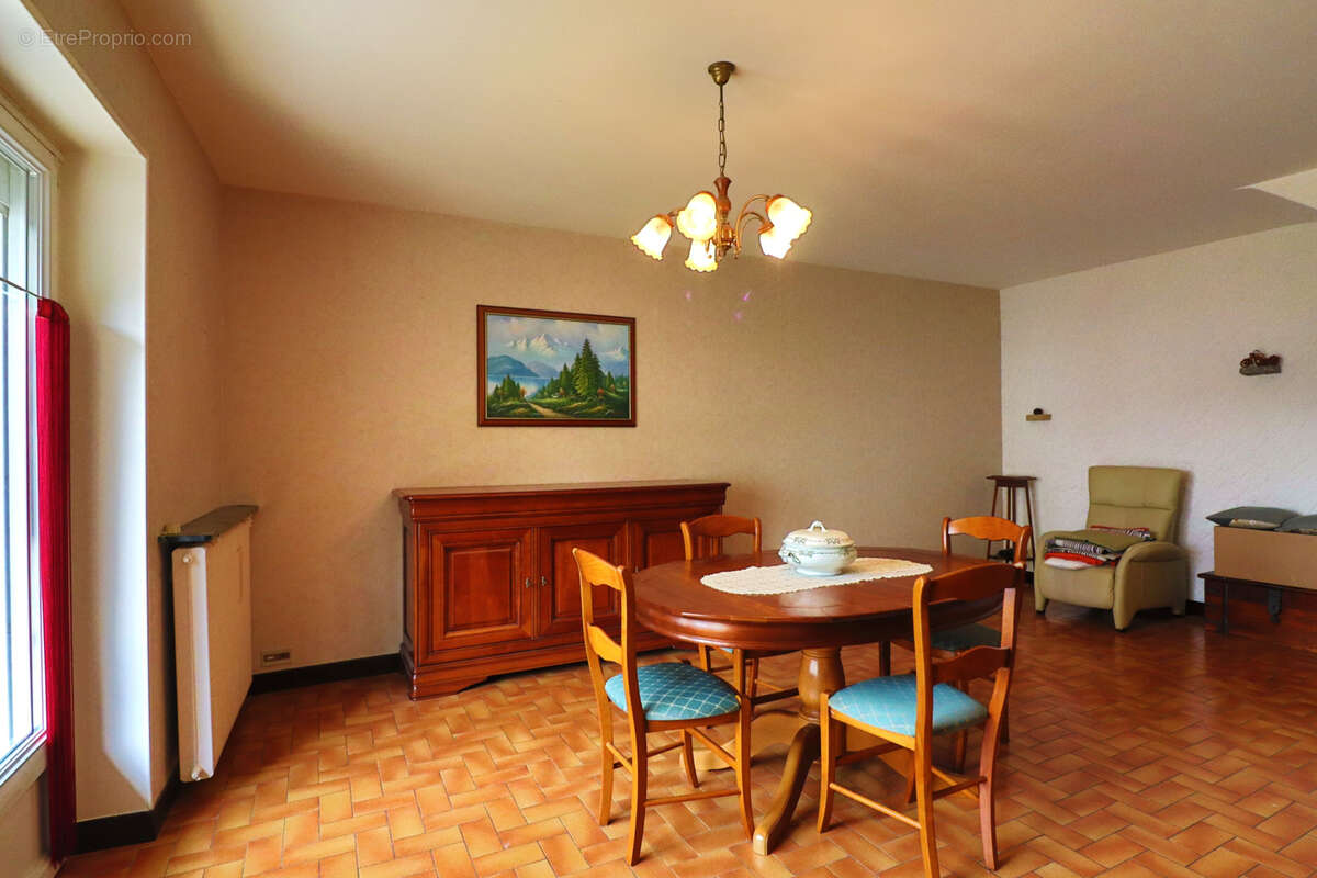 Maison à PERIGNAT-SUR-ALLIER