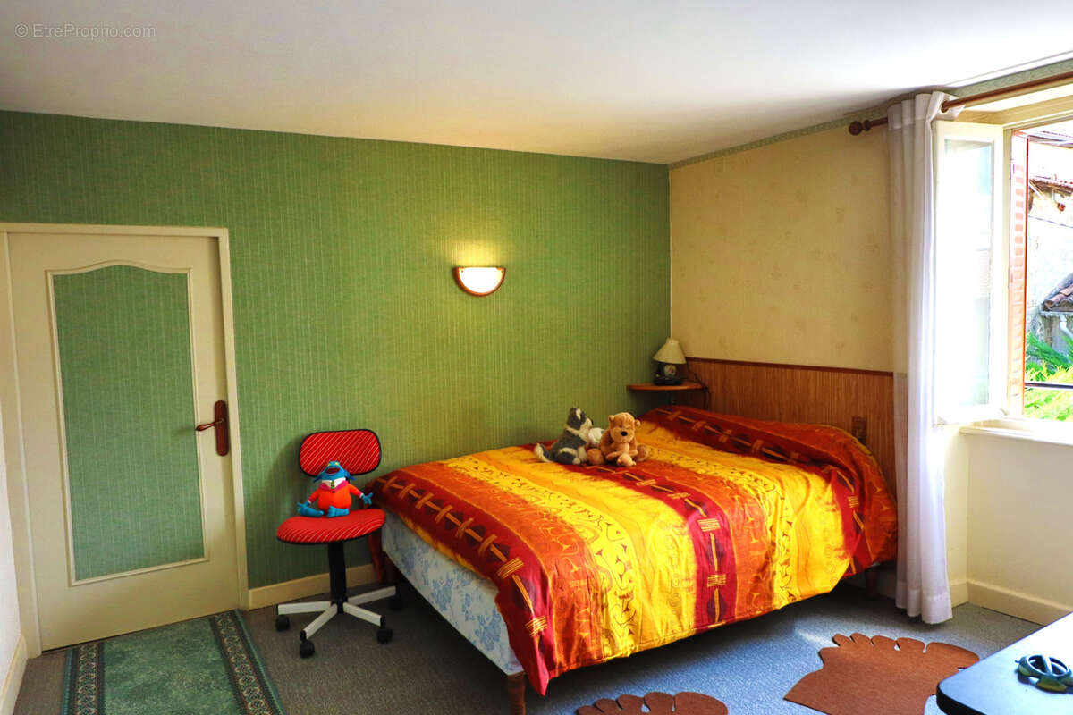 Maison à PERIGNAT-SUR-ALLIER