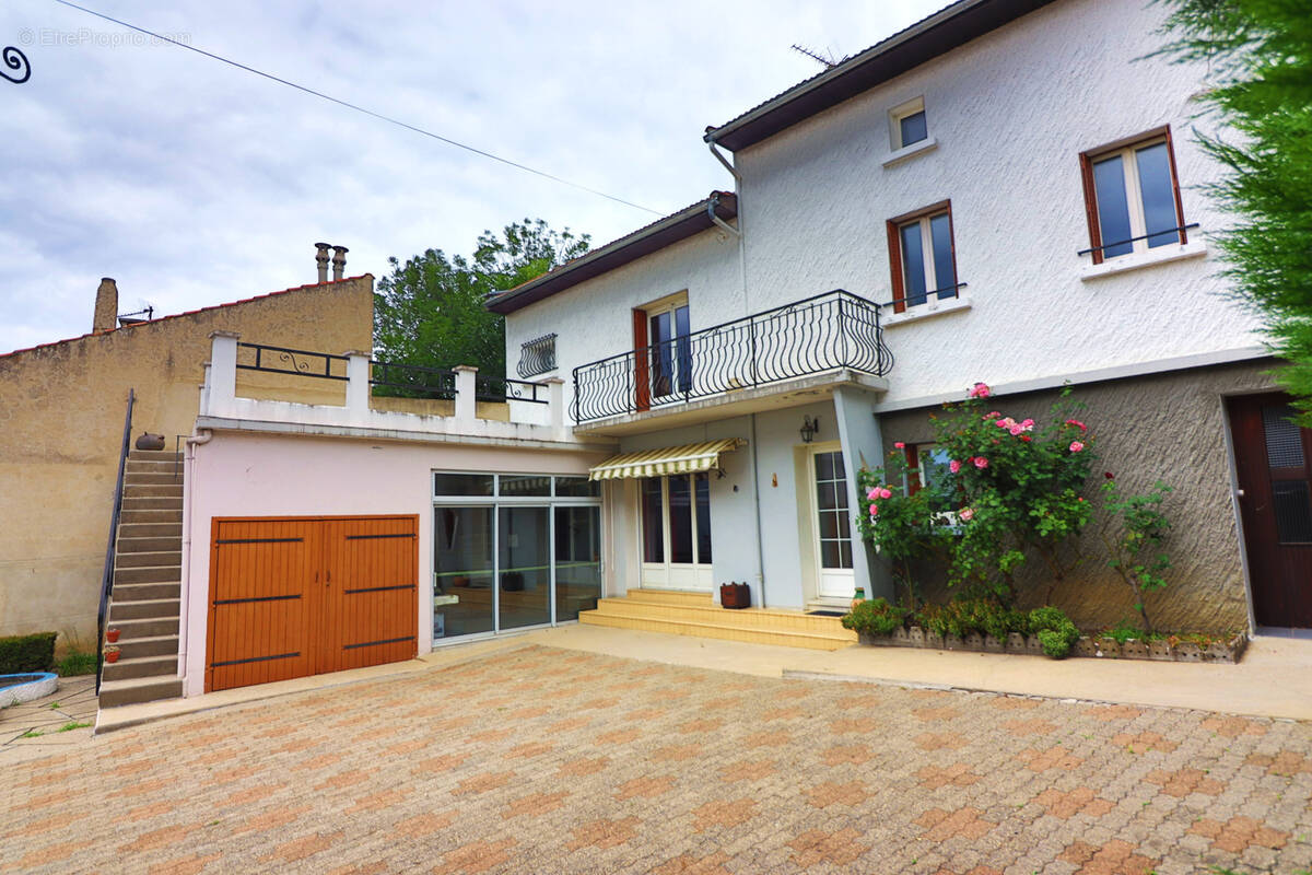 Maison à PERIGNAT-SUR-ALLIER