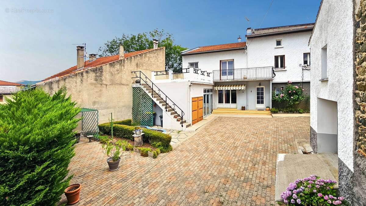 Maison à PERIGNAT-SUR-ALLIER