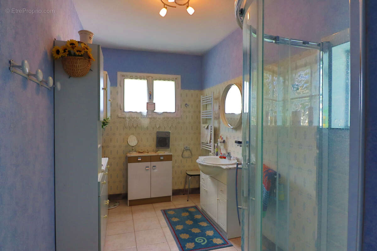 Maison à PERIGNAT-SUR-ALLIER