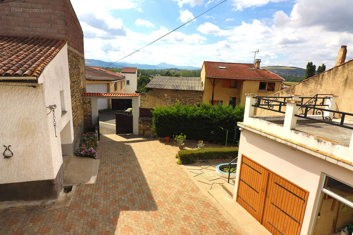 Maison à PERIGNAT-SUR-ALLIER