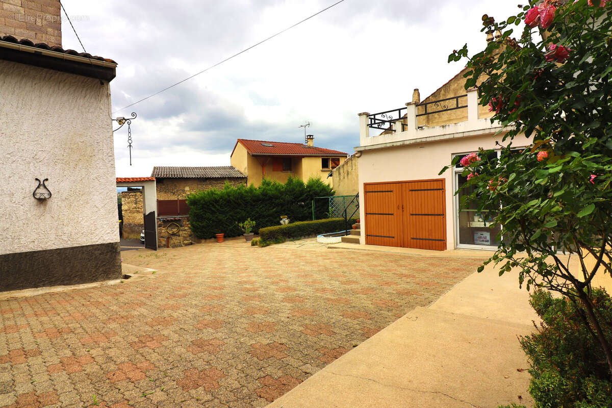 Maison à PERIGNAT-SUR-ALLIER