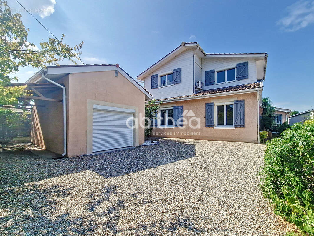 Maison à AMBARES-ET-LAGRAVE