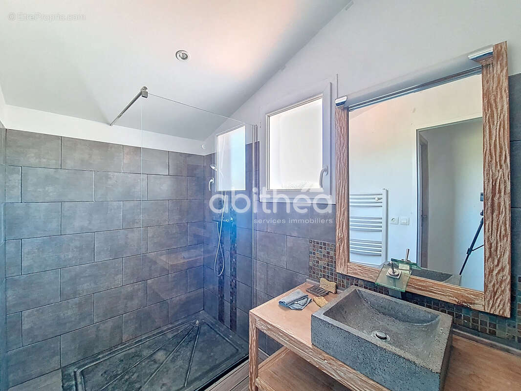 Maison à AMBARES-ET-LAGRAVE