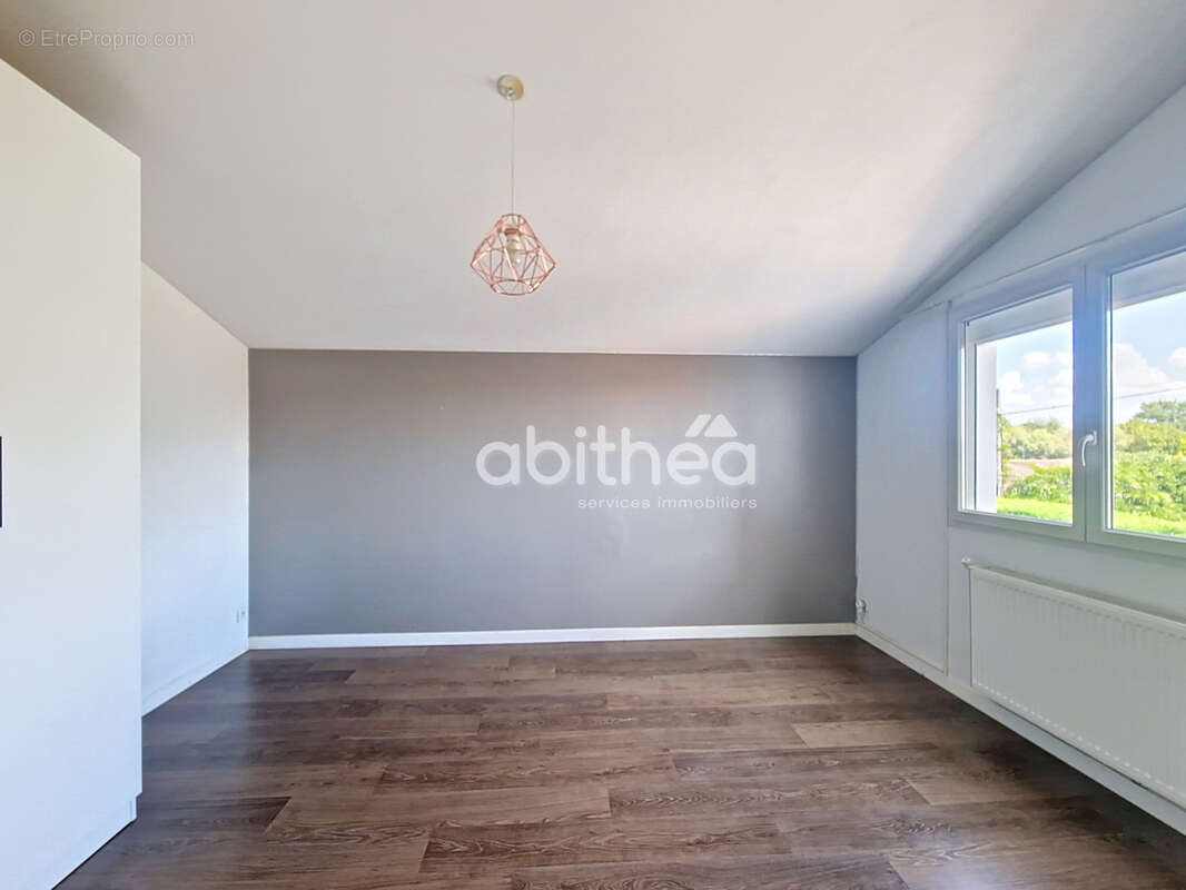 Maison à AMBARES-ET-LAGRAVE